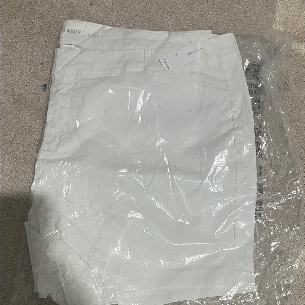 Old Navy white pixie short